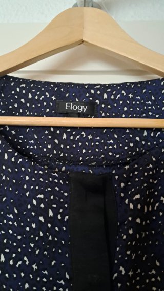 Vestido azul y negro estampado