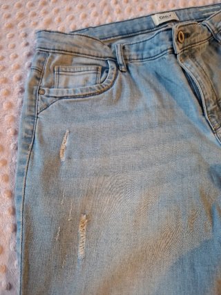 Pantalón vaquero azul claro con elastano