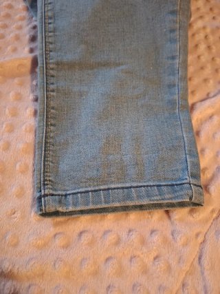 Pantalón vaquero azul claro con elastano