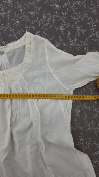 Camisa blanca con encaje