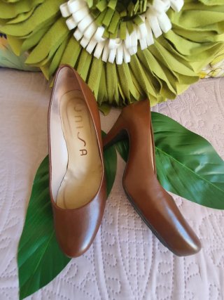 Zapato salón Unisa T37 piel marrón