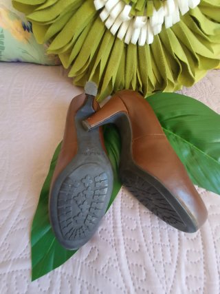 Zapato salón Unisa T37 piel marrón