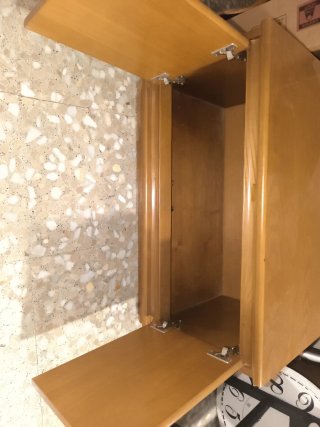 Mueble y  banco de dos puertas