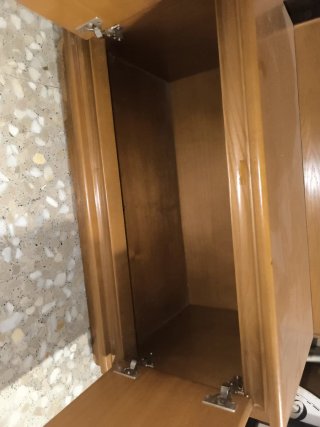 Mueble y  banco de dos puertas