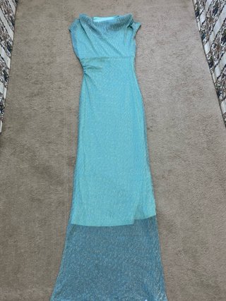 Vestido elegante largo verde azulado y dorado