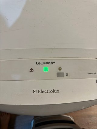 Congelador Electrolux ECP30108W 300L