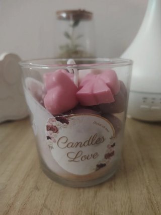 Velas decorativas multicolor en vaso de cristal