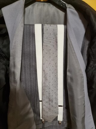 Traje de novio media etiqueta gris