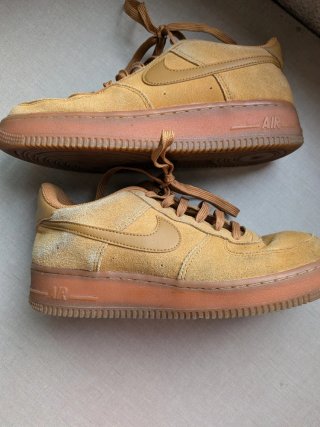 Nike Air Force 1 lv8 3 Mostaza