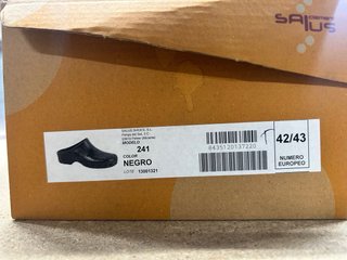 Zuecos Clement Salus Negros