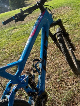 Bicicleta de carbono Felt azul 27,5 como nuevo