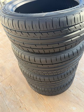 Juego de 4 neumáticos 215/50 R 18 92Y