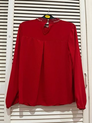 Blusa roja con encaje y perlas Talla S/M nueva