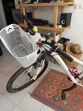 Bicicleta Rockrider MTB 26 con cesta