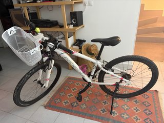Bicicleta Rockrider MTB 26 con cesta