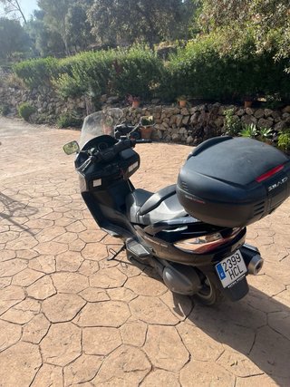 Suzuki Burgman 400 Negra