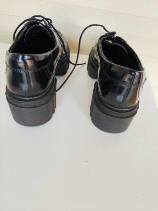 Zapatos negros charol gruesos
