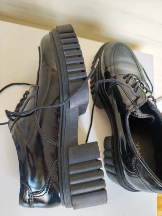 Zapatos negros charol gruesos