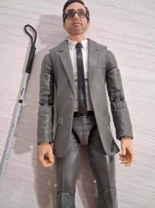 Figura Matt Murdock con bastón y periódico