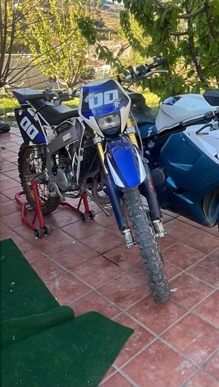 Moto Rieju XR Enduro/Motocross Azul y Blanca