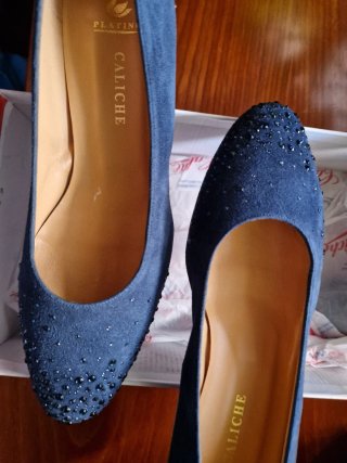 Zapatos de ante Caliche azul con pedrería