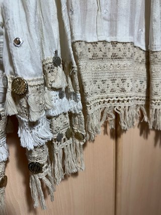 Kimono Boho con Monedas Beige/Blanco Talla Única