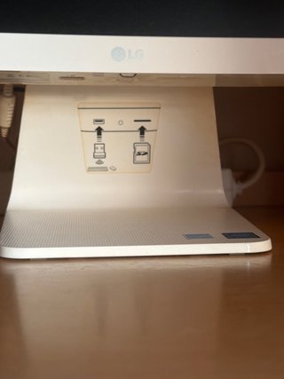 Ordenador LG Blanco con teclado y raton