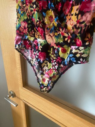 Body flores terciopelo Zara Talla S