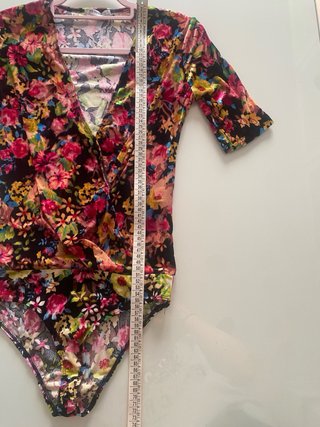 Body flores terciopelo Zara Talla S