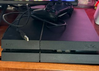 Consola PS4 Negra con Mando