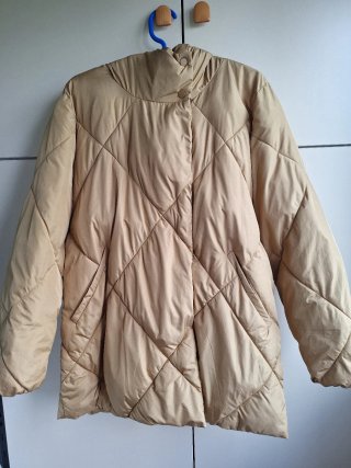 Chaquetón largo en color mostaza