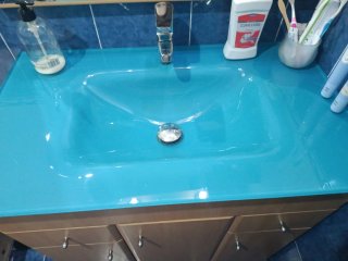 Lavabo de cristal azul