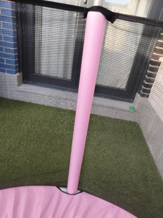 Cama elástica infantil rosa. 140cm
