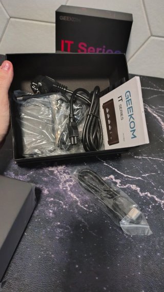 Mini PC - Geekom IT13 MAX (Intel core 9)