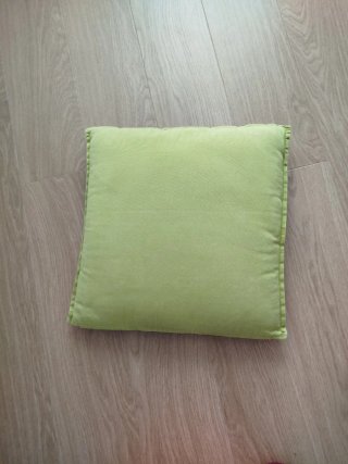 Cojín cuadrado verde limón 48x48x6 cm
