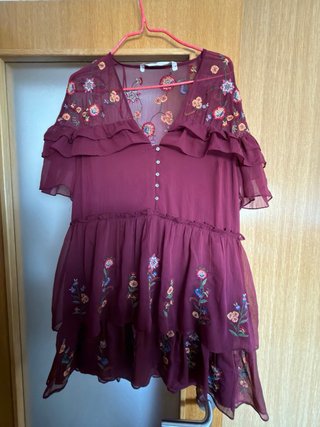 Vestido Zara bordado floral burdeos talla L
