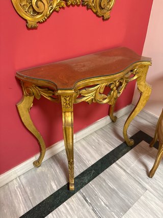 Lote Recibidor: Espejo, Consola y 2 Sillas Doradas