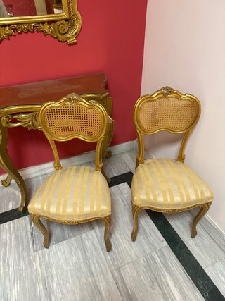 Lote Recibidor: Espejo, Consola y 2 Sillas Doradas