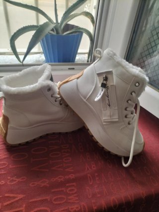 Botines blancos con pelo interior