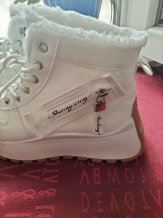 Botines blancos con pelo interior