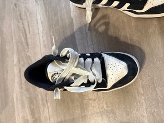 Zapatillas Adidas Negras y Blancas
