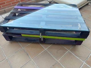 Mesa Palets con Cristal y ruedas