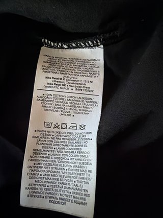 Camiseta Nike Negra Logo Múltiple