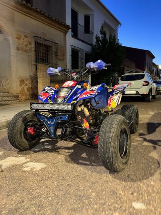 Suzuki LTZ 400