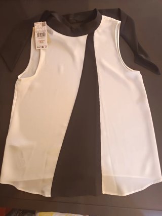 Blusa sin mangas bicolor