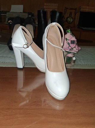 Zapatos de tacón blancos