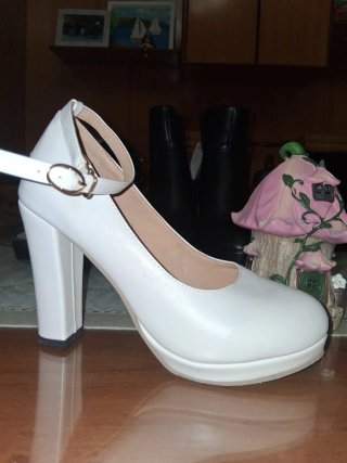 Zapatos de tacón blancos