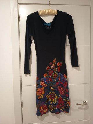 Vestido Desigual Negro Estampado Flores Talla M