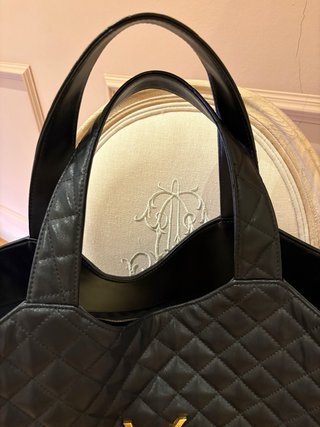 Bolso Saint Laurent piel negro y dorado