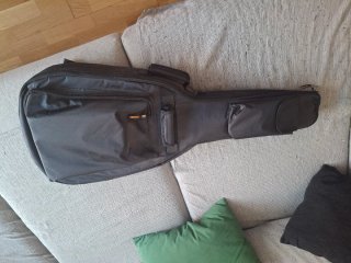 Guitarra Electroacústica Negra + Accesorios
